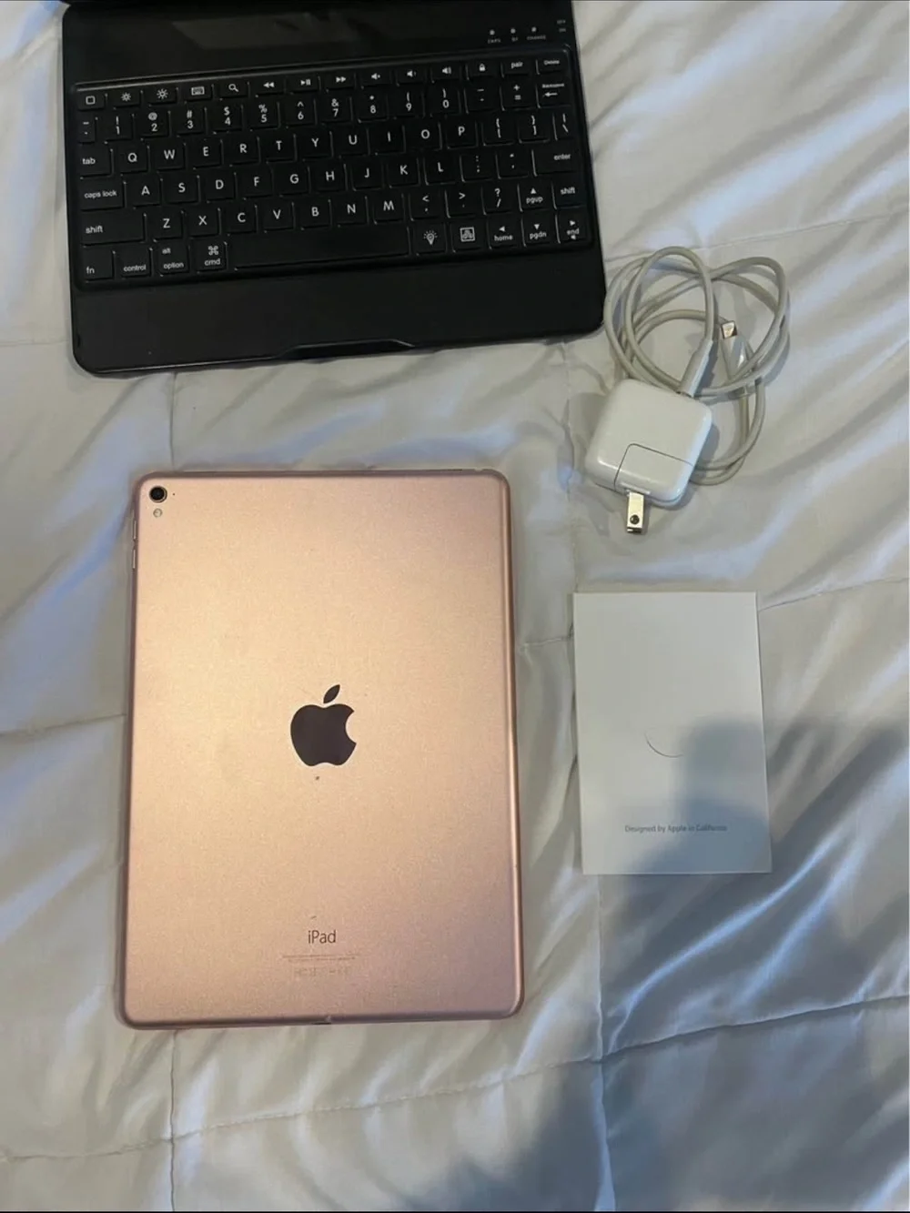 Apple iPad Rose Gold with Keyboard Case and Charger